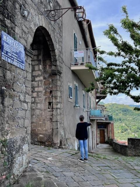 Casa Angolo Cantina Nel Castello Montegiovi Exterior photo